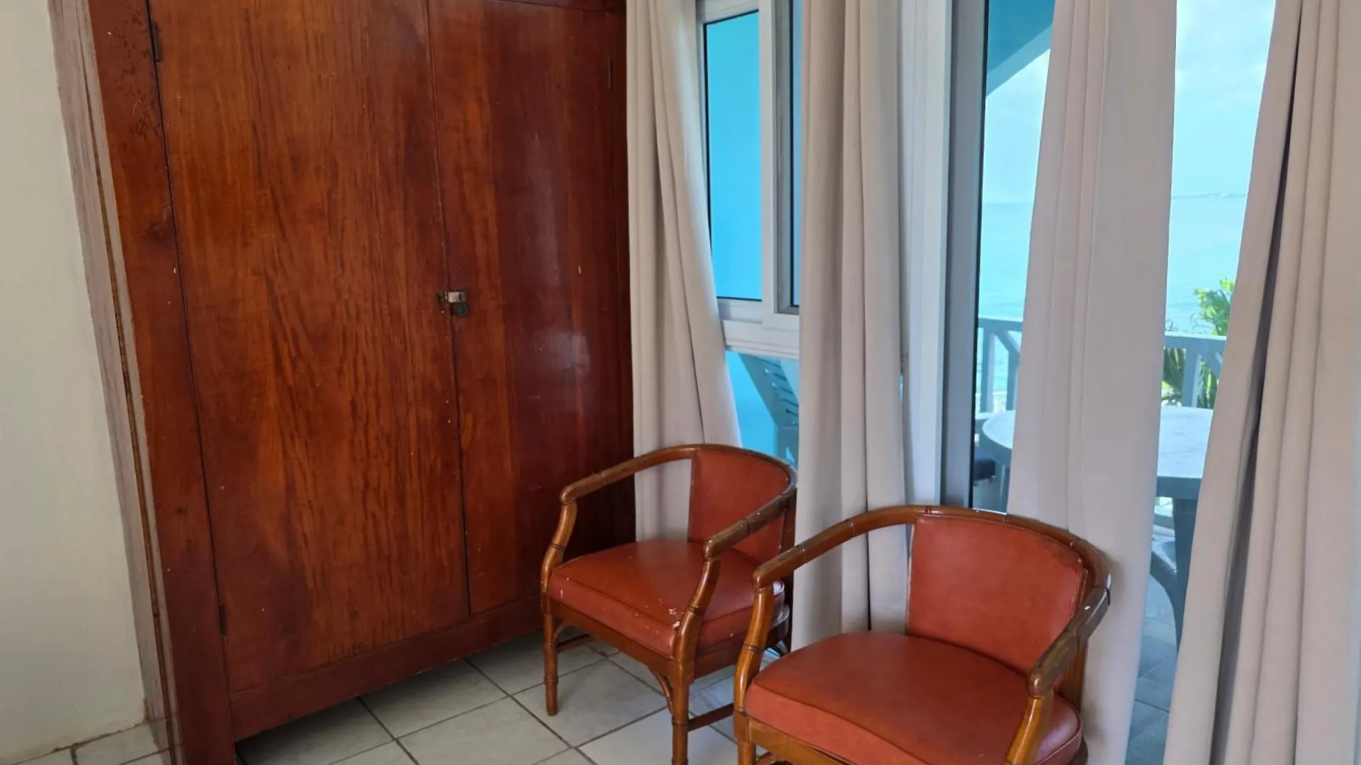 Отель Home Sweet Home Resort Негрил
