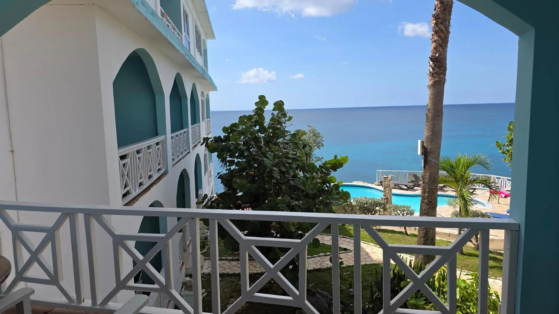 Отель Home Sweet Home Resort Негрил