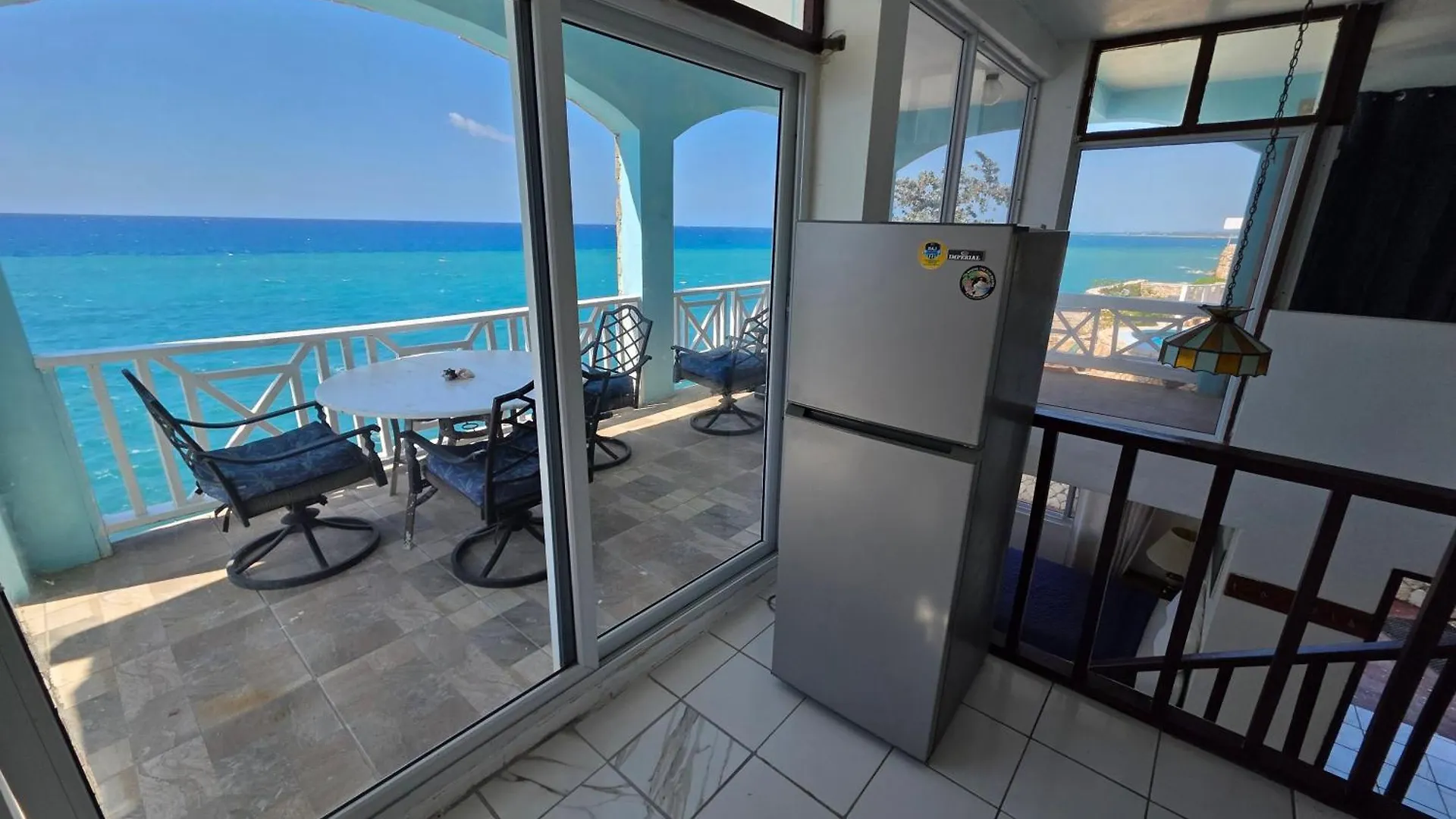 Home Sweet Home Resort Негрил Отель